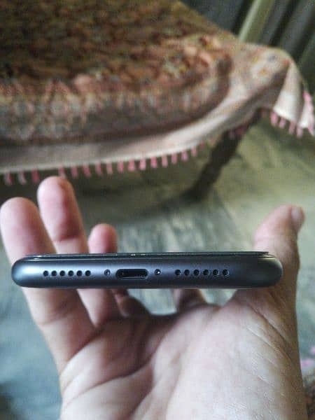 iPhone 11 jv 64gb black colour[wareenty 2 month abi ha] 0