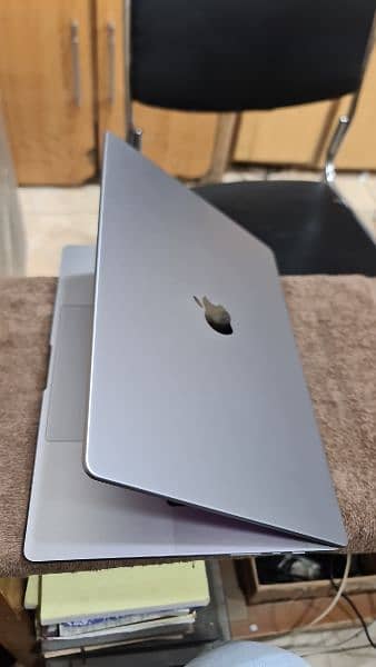 MacBook M1 Pro 2021 16GB 512GB 16 Inch MK183 1