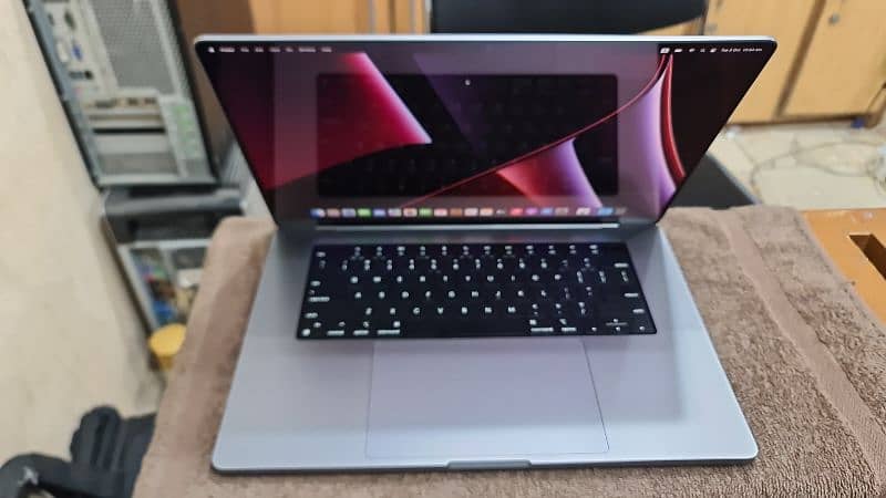 MacBook M1 Pro 2021 16GB 512GB 16 Inch MK183 4