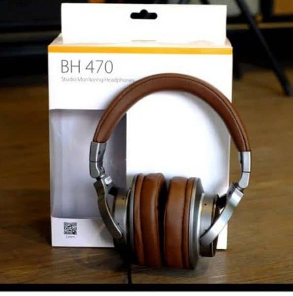 Behringer BH470 Studio Monitoring Headphones 0