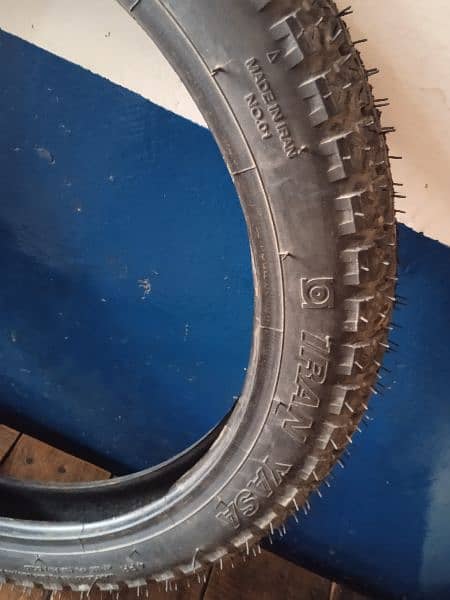 Irani tyre new bilkul 2 tyre hain back or front 4 PR 2