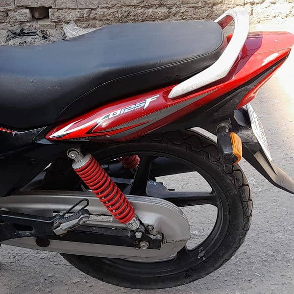 Honda CB 125 F 4