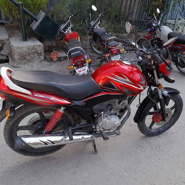 Honda CB 125 F 6