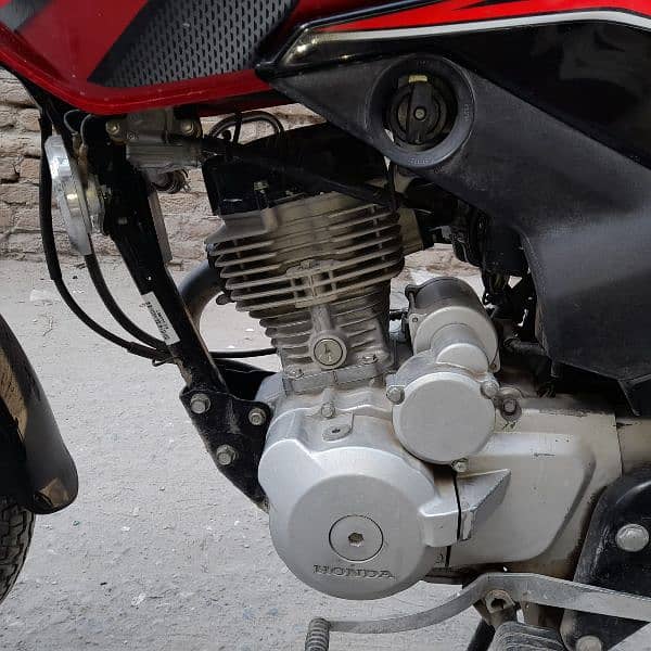 Honda CB 125 F 13