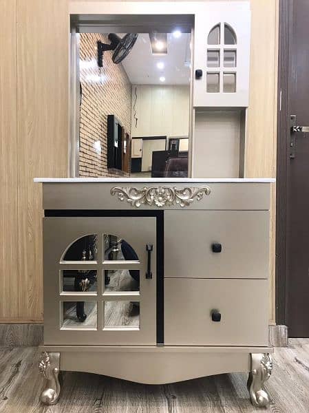 Brand new vanity and accessories. 9