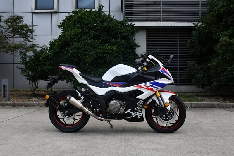 brand new 2024 model Ducati 400cc dual cylinder Kawasaki ninja 5