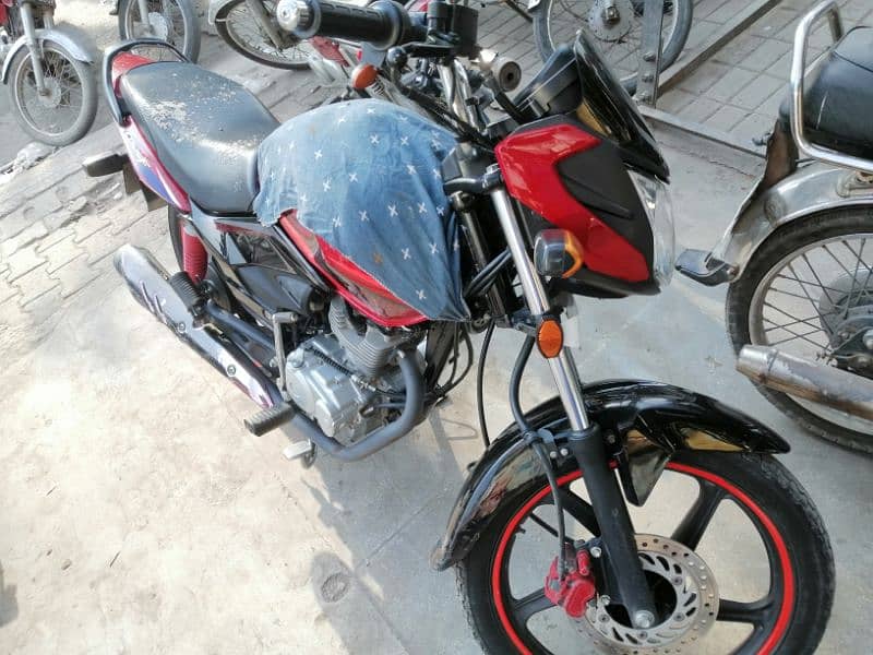 Honda CB125f 3