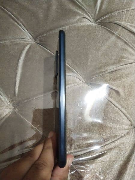 VIVO V23E 8/256GB WITH BOX AND CHARGER 1