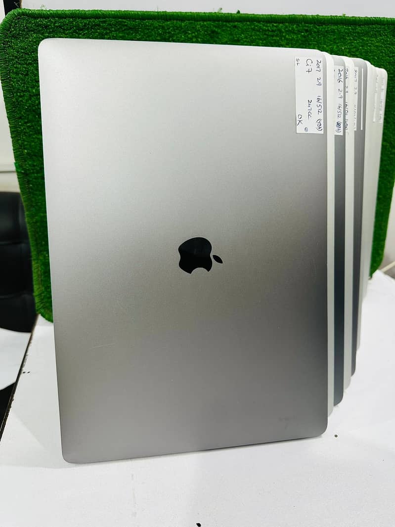 Apple Macbook  Pro 2018  gray 3