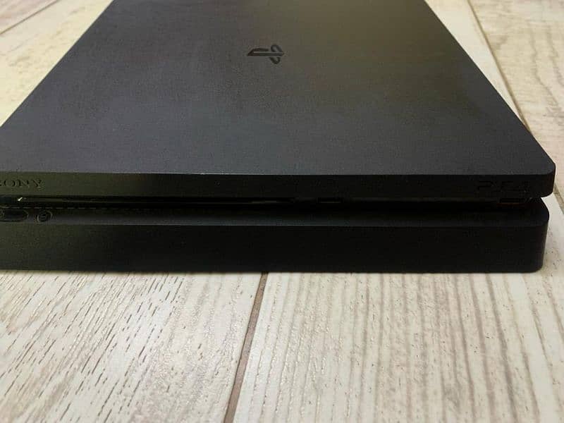 Ps4 Slim 500 GB with Box and ( 4 Controllers ) 3