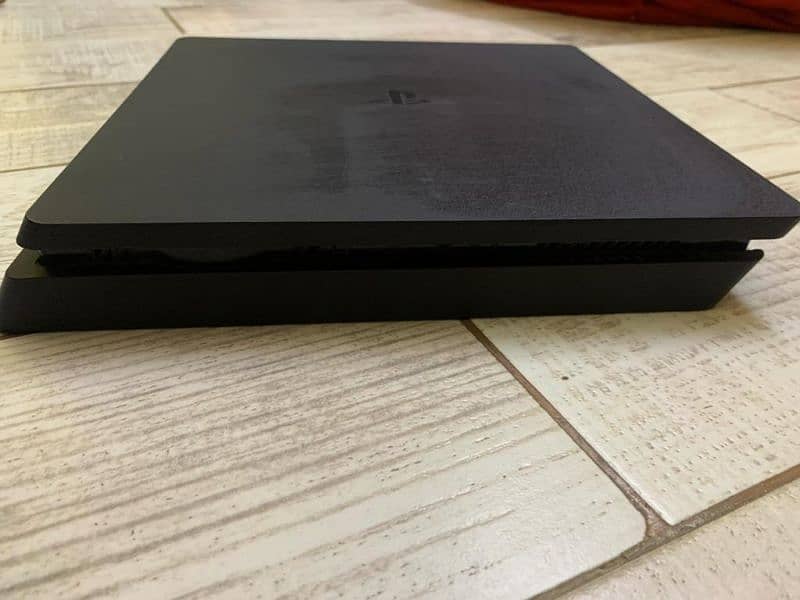 Ps4 Slim 500 GB with Box and ( 4 Controllers ) 4