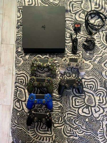 Ps4 Slim 500 GB with Box and ( 6 Controllers ) 1