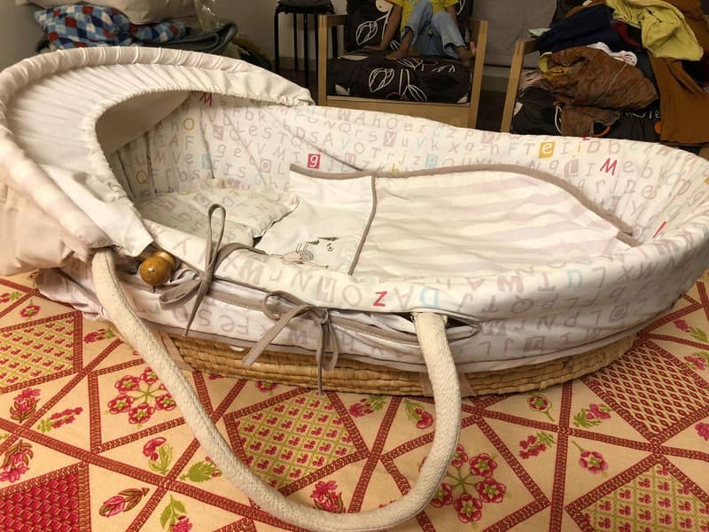 Juniors baby bassinet/ cot 0