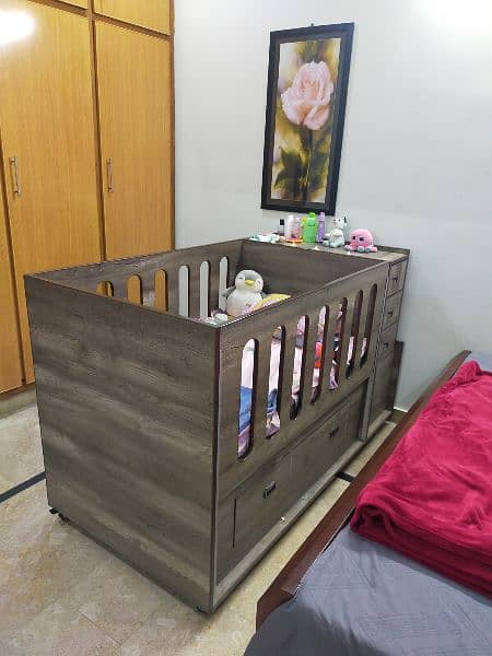 Baby cot in very good condition 9