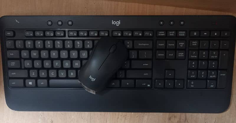 Logitech Wireless Keyboard Mouse Combo & Apple Magic Keyboard Mouse 4