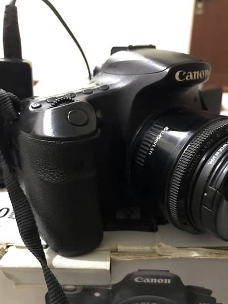 Canon 60d body and 50mm with original box and accessories 1