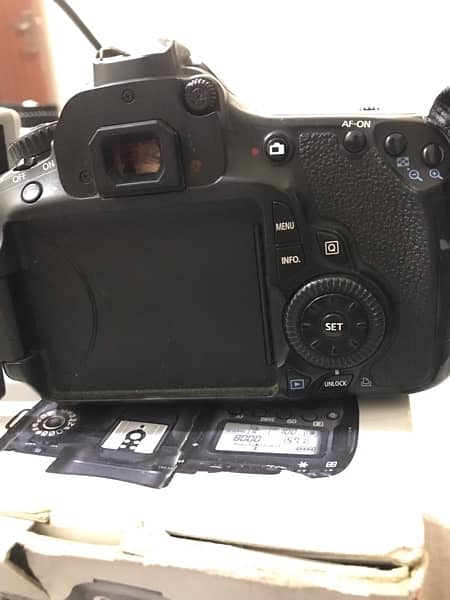 Canon 60d body and 50mm with original box and accessories 2