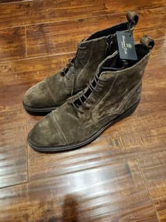 Massimo Dutti men's suede boots with tag