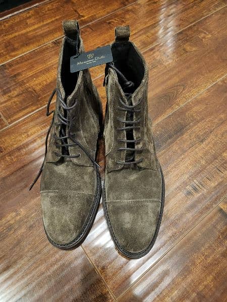 Massimo Dutti men's suede boots with tag 1