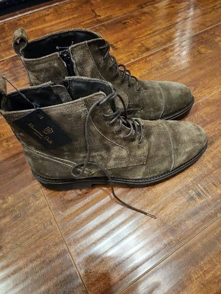 Massimo Dutti men's suede boots with tag 2