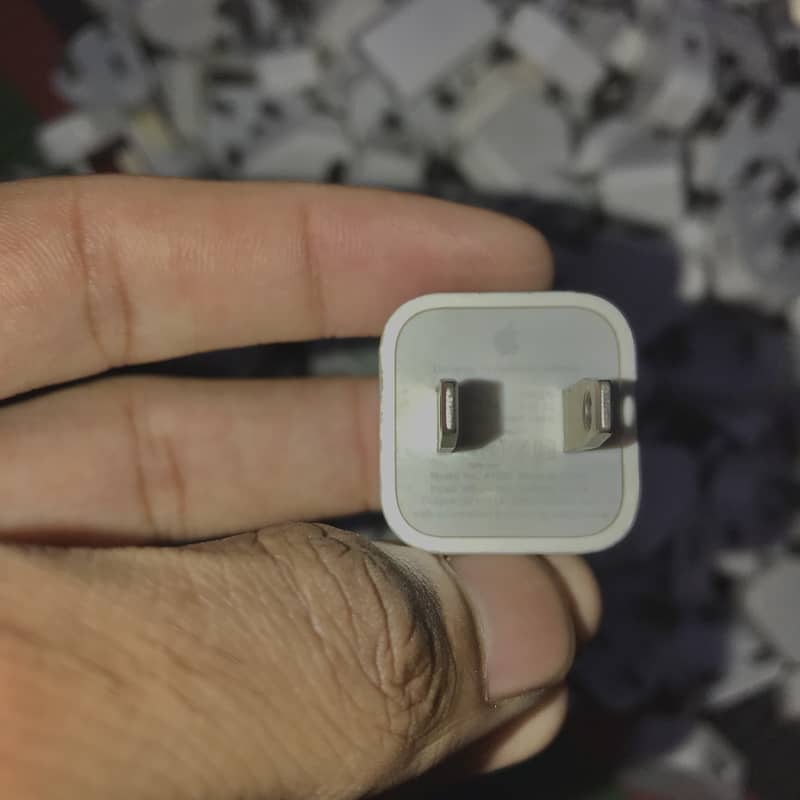 Apple 5W USB power Adapter 2 pin 1