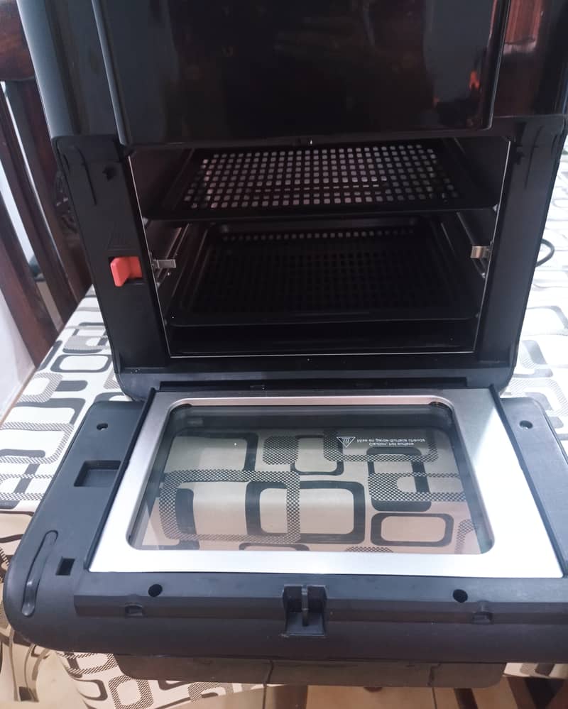 Insignia 10QT Black Digital Air Fryer Oven 11