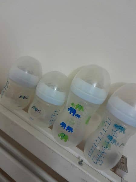avent stetilizer with 4 avent feeders 1