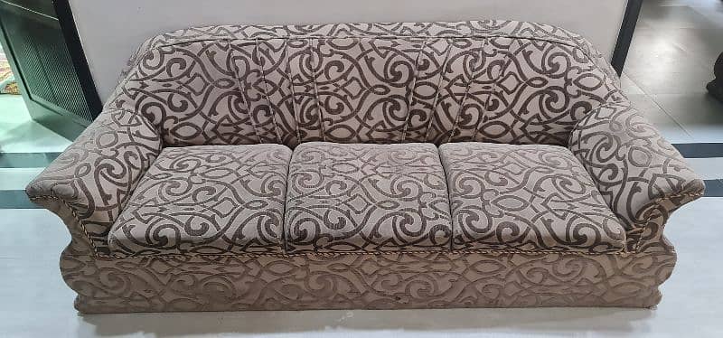 5 seater sofa set in very good condition. 0
