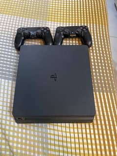 PS4 slim 500gb American region  for sale with two original controllers