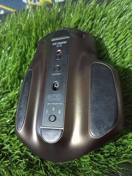 Logitech  MX Master 3 Multi Device  Bluetooth Mouse Rechargable 3