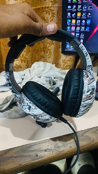 Gaming Headphone branded 9