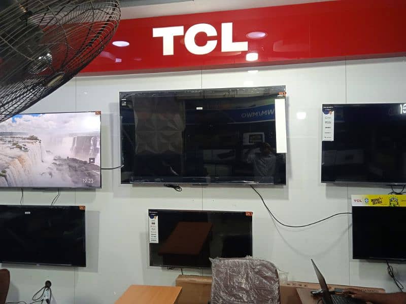 TCL Android LEDs 1