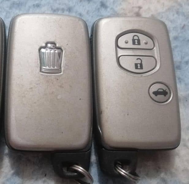Toyota v8 2004 model remote available 3