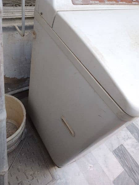 Toshiba twin tub washing machine 4