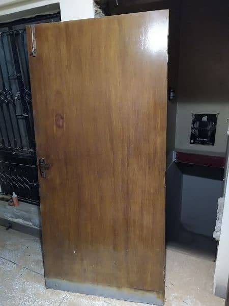4 x used doors. size approx 2.8 ft x 7ft and 
3.1 ft x 7ft 1