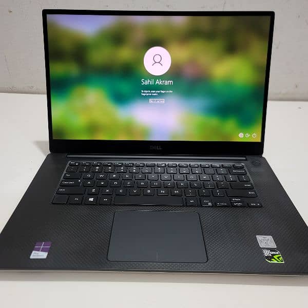 Dell XPS 15 (7590) 1