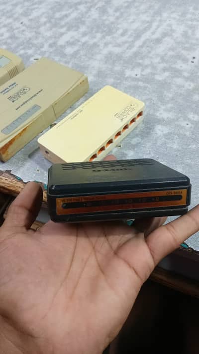 DLINK 5 PORT MEGABIT SWITCH (100)