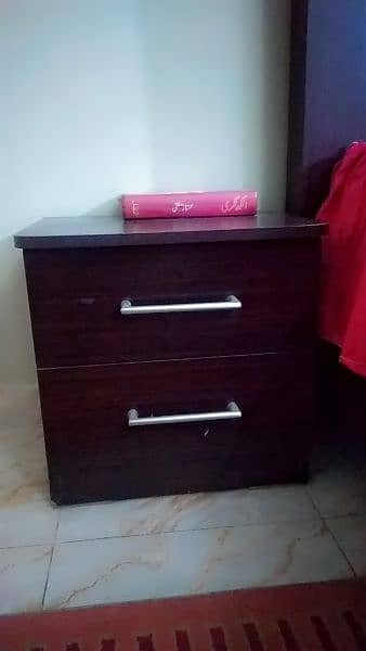 slightly used master bedroom set in excellent condition 4