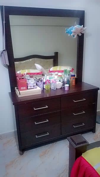 slightly used master bedroom set in excellent condition 6