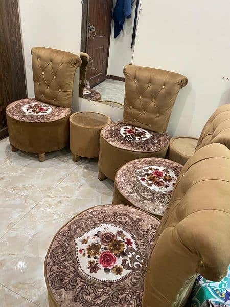 4 sofa chairs set with two round tables 0