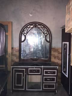 Dressing Table / Furniture 0