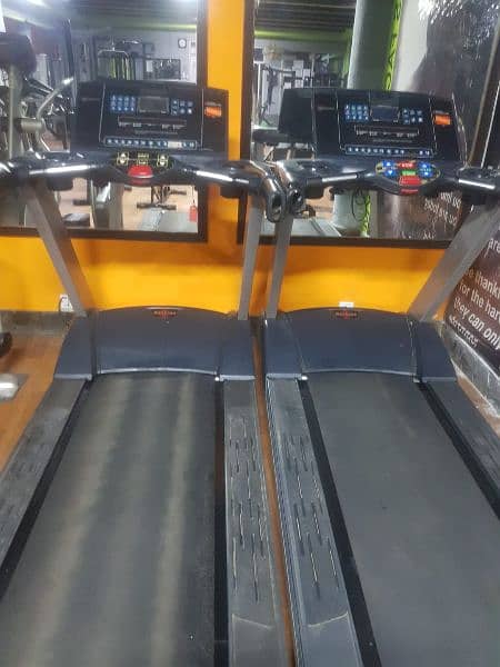 Used Commercial Treadmill 4 sale in excellent condition 1