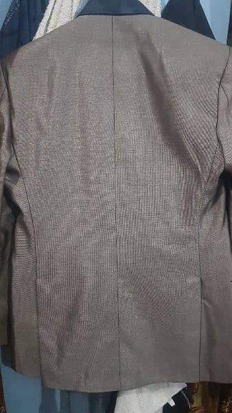 Pent Coat  Urgent sale HUGO BOSS 1