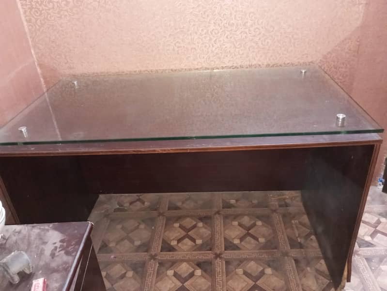 Office Table for Sale in Reasonable Price 0