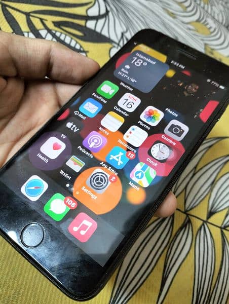 i phone 7 plus 32 GB pta approved condition 10/9 1