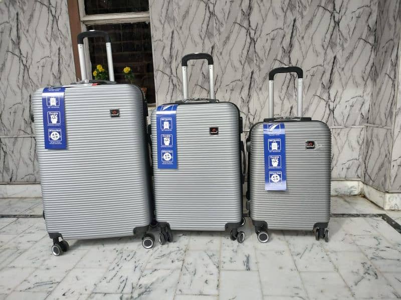 Travel bags3pice/Luggage /With 4 Spinner Wheels

3 piece set  20+24+28 16