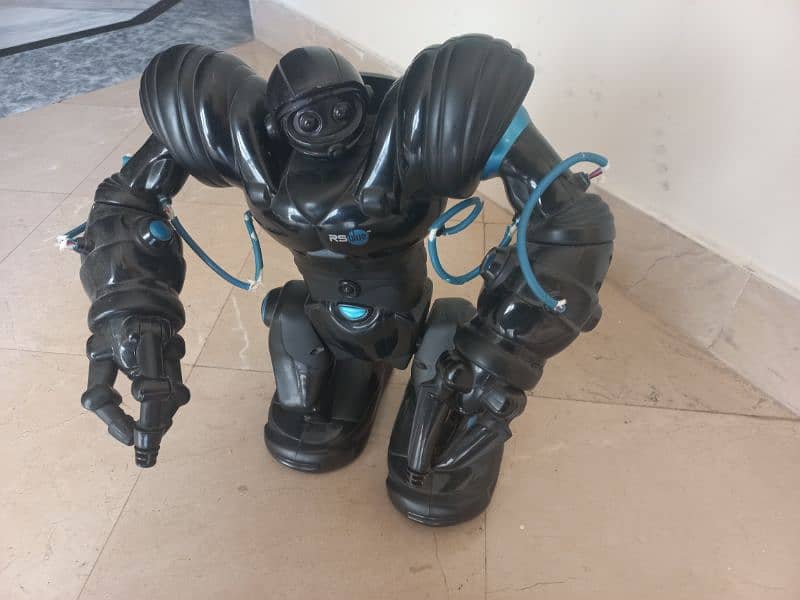 Robot , Works With Remote And Mobile App. , Minor Fault 10