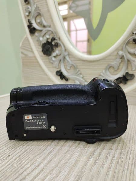Nikon D800 / D800E Battery Grip MB-D12 Battery Holder 0