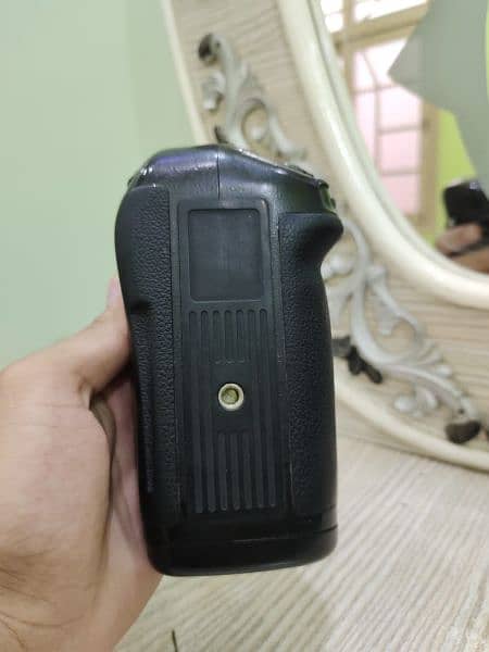 Nikon D800 / D800E Battery Grip MB-D12 Battery Holder 1