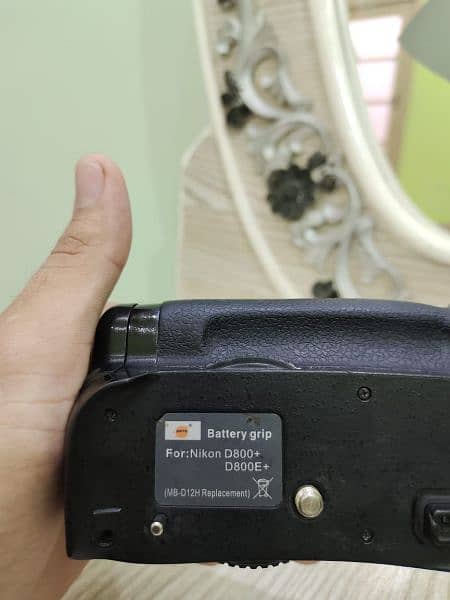Nikon D800 / D800E Battery Grip MB-D12 Battery Holder 2